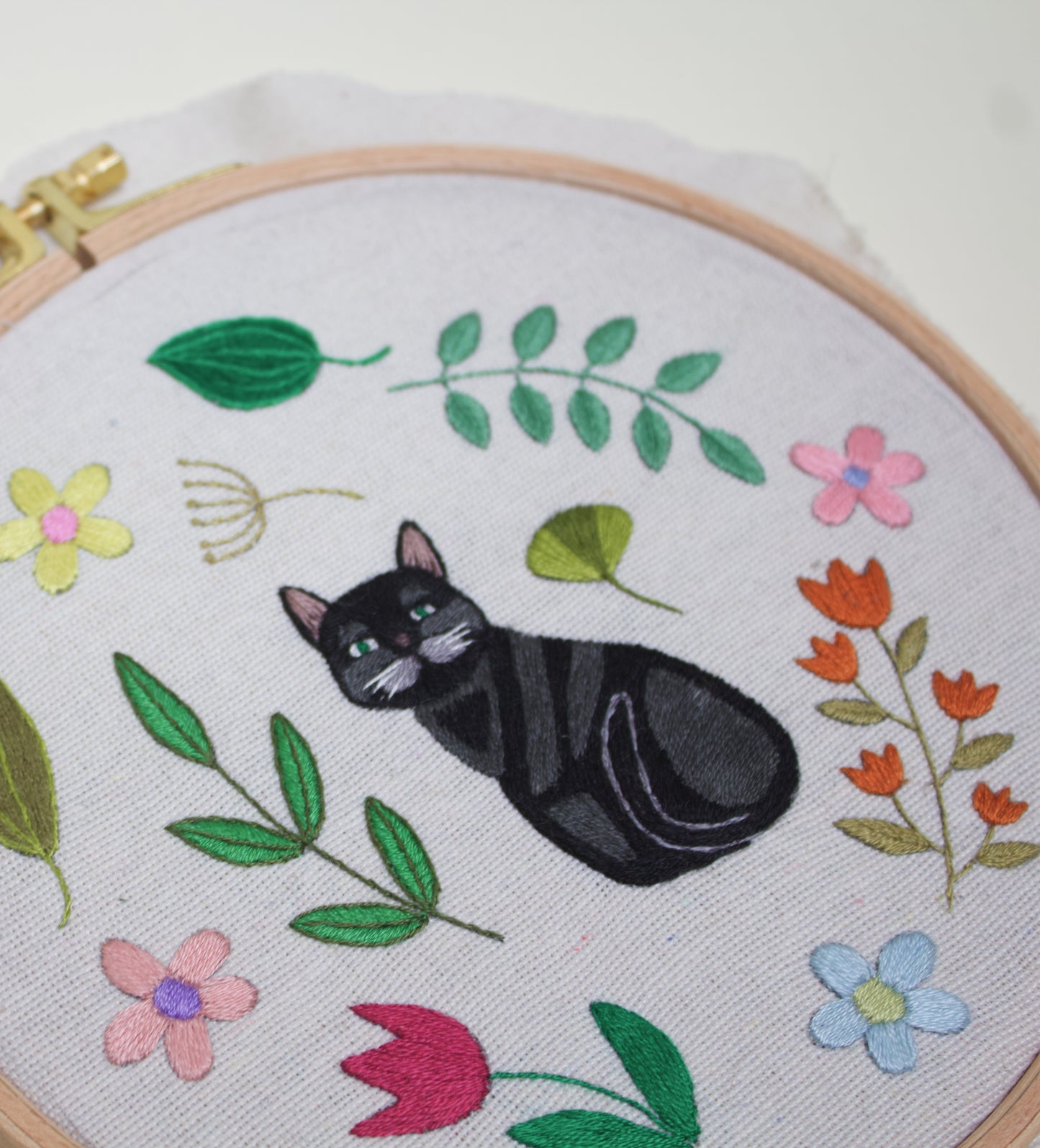 Oval Floral Embroidery Hoop Art with Stitched Lines – Catshy Crafts